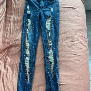 Guess gold chain & stone destroyed jeans